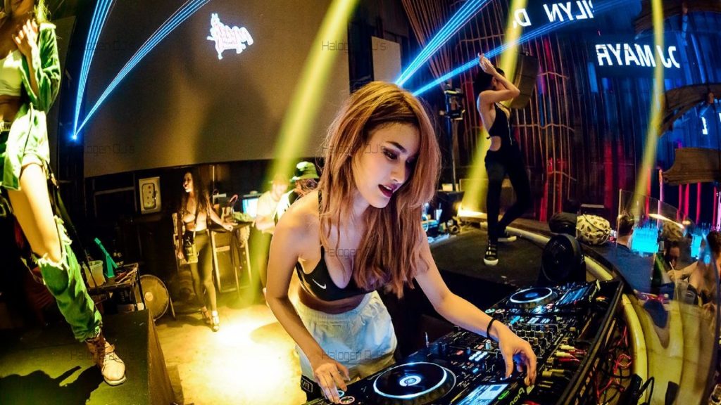 Click here to learn more about or Club DJ services!