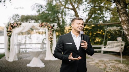 MC-emcee-wedding-master-ceremony-corporate-concert-microphone-clipboard-voice-speech-function-event-party-celebration-coordinator_wm