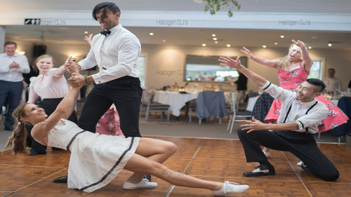 Click here to learn more about our Wedding Dancers services!